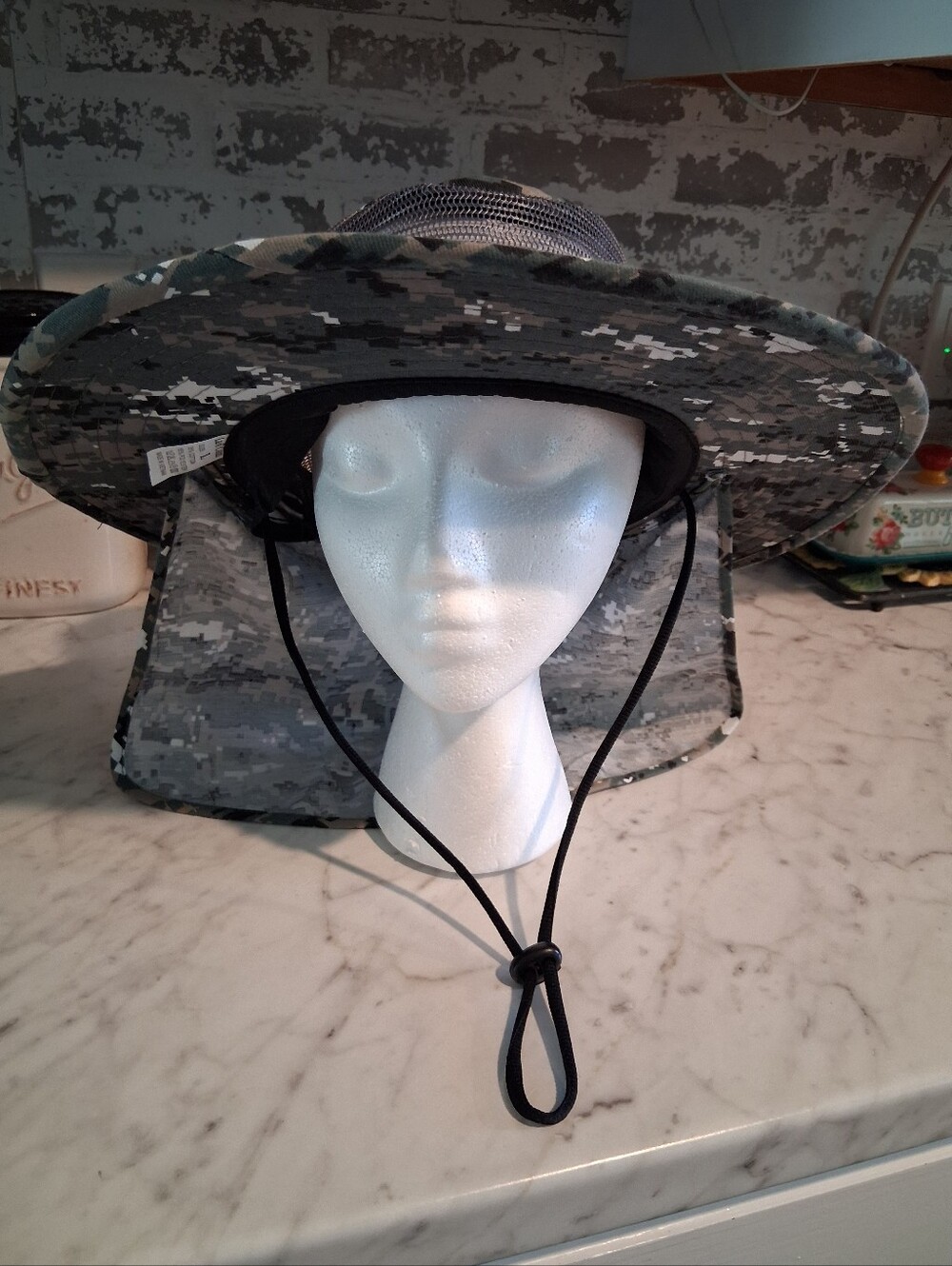 La & Com Camouflage Sun Hat with Neck Flap, Nwots